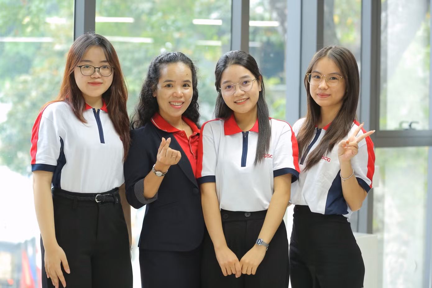 Mỗi cơ hội giao lưu kết nối lại tạo điều kiện cho Thương Huyền phát triển và thay đổi bản thân tích cực hơn.