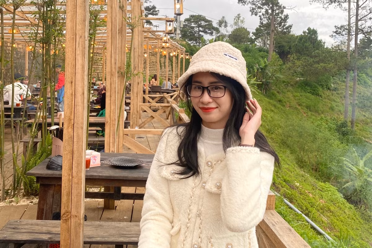 Châm ngôn của cô là "Trust myself and make it happen".