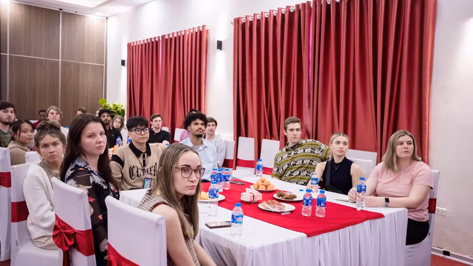 Các đoàn sinh viên quốc tế đến thăm và học tập giao lưu tại Trường Đại học Kinh tế - ĐHQGHN.