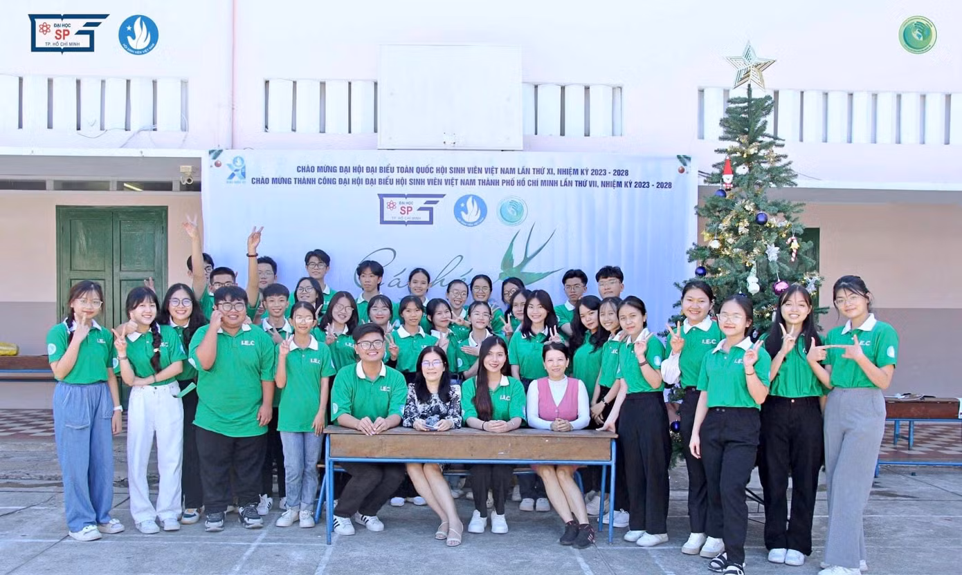 Tổ chức và tham gia chương trình “Cánh én mùa đông” tại Trung tâm trẻ khuyết tật thành phố Thuận An tỉnh Bình Dương.