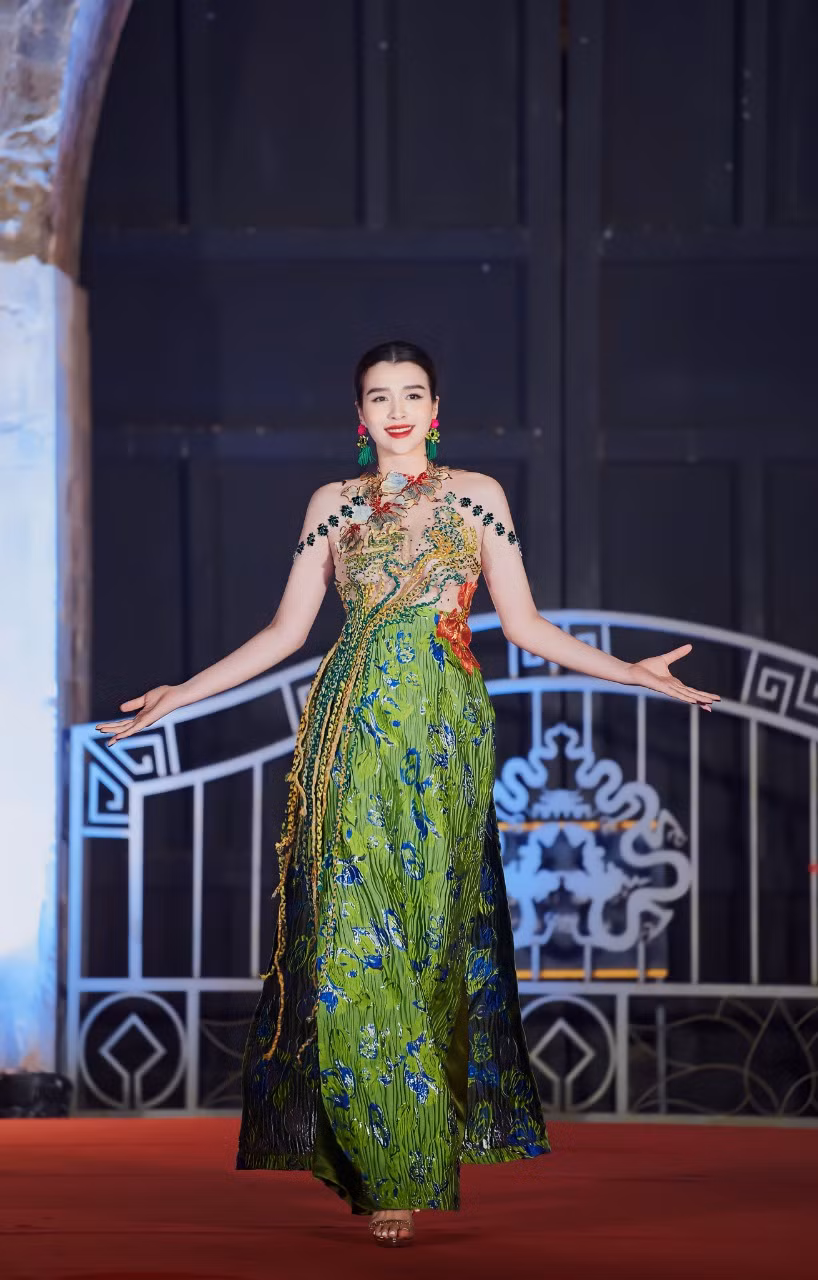 Thiết kế của Quỳnh Giang trong BST "Hương Sắc Thủ Đô".