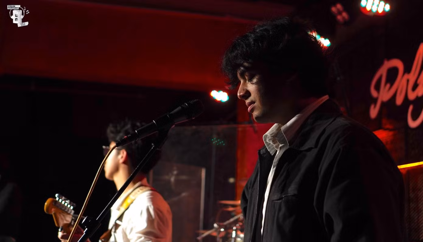 Jayden diễn tại show âm nhạc thường niên của CLB VinUni Harmony.