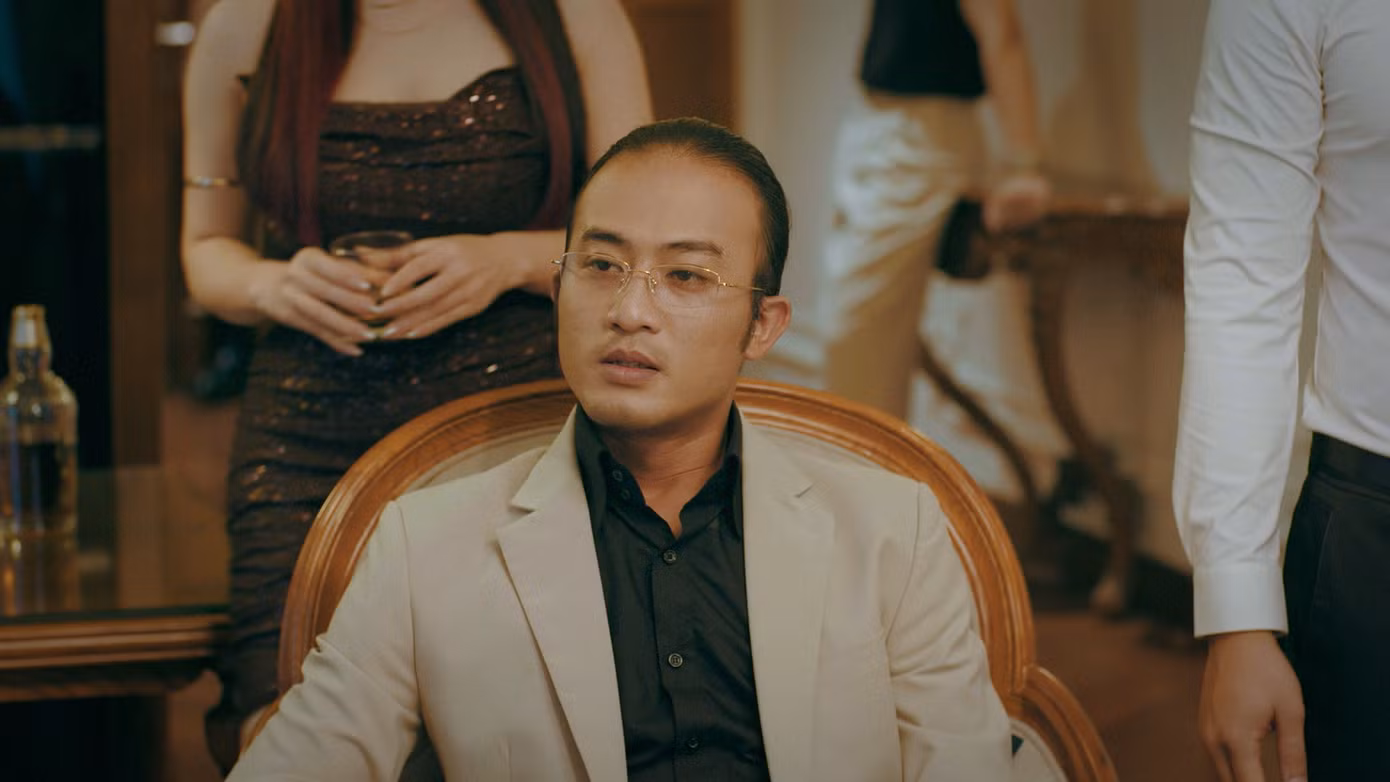 Tạo hình mới của diễn viên Doãn Quốc Đam trong vai Hồng, Độc đạo là bộ phim thứ 2 nam diễn viên đảm nhận vai chính.