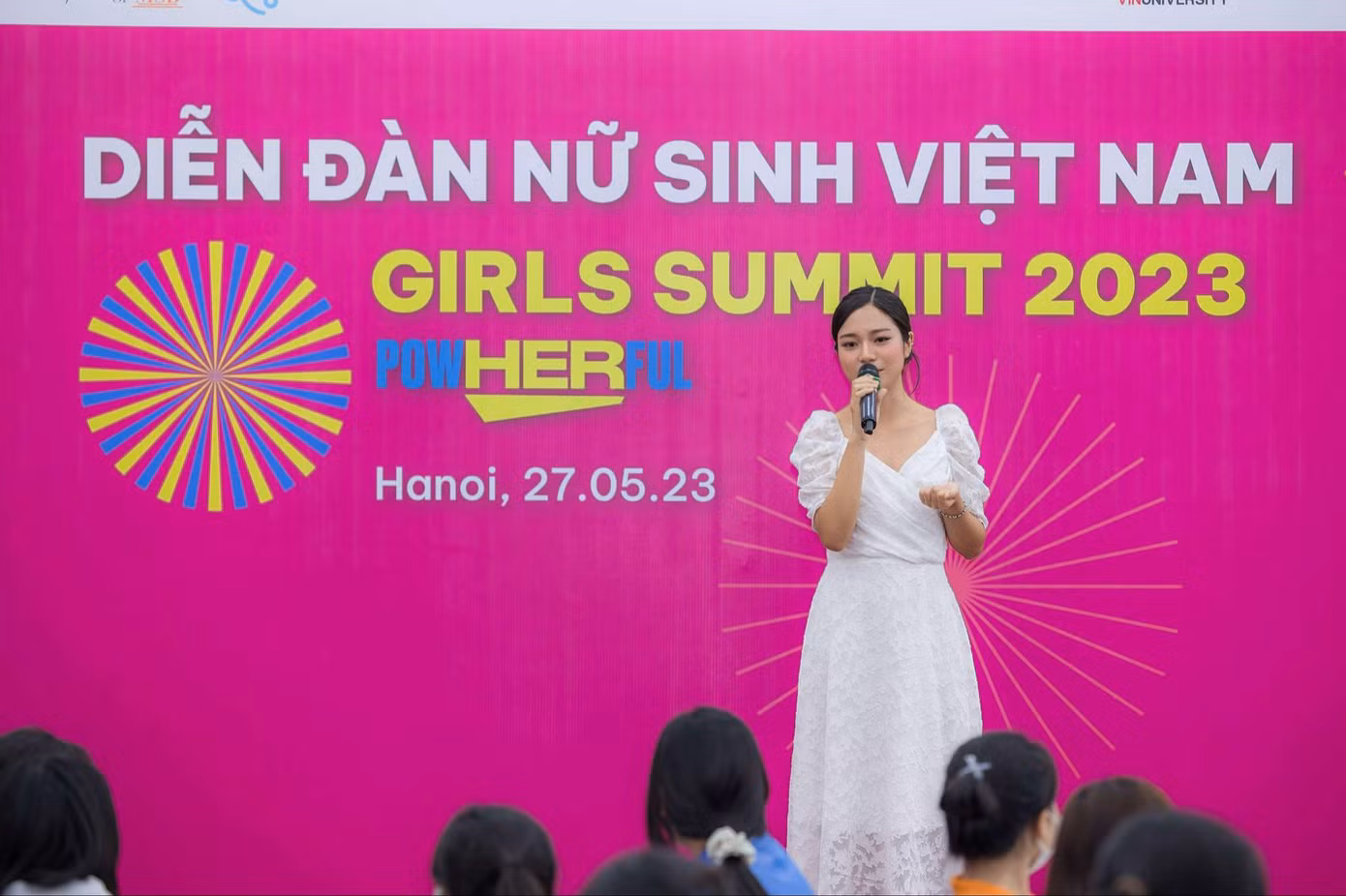 Lâm Phương có cơ hội trở thành diễn giả cho sự kiện Diễn đàn Nữ sinh Việt Nam với sự tham gia của hơn 1000 nữ sinh và các nữ lãnh đạo doanh nghiệp, người truyền cảm hứng.