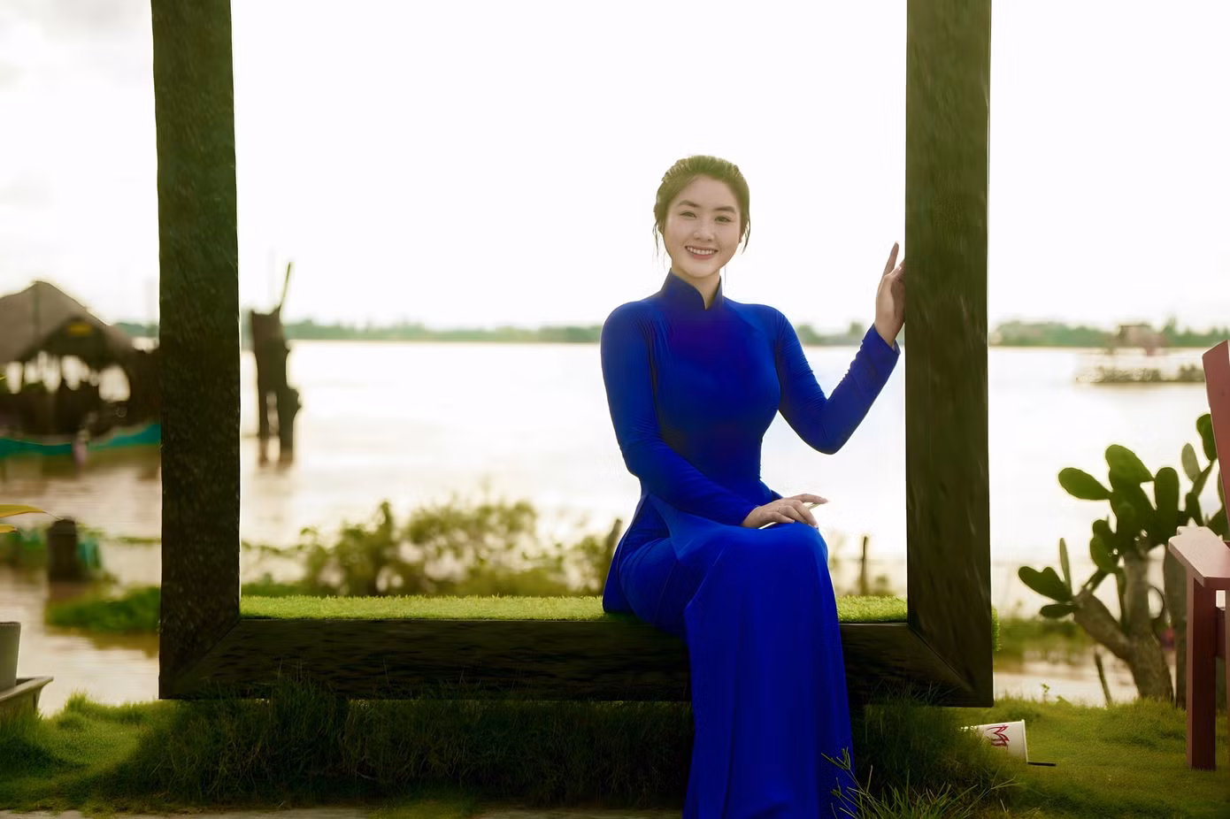 Nguyễn Triệu Vy (sinh năm 2003) sinh ra và lớn lên tại Phú Quốc - Kiên Giang.
