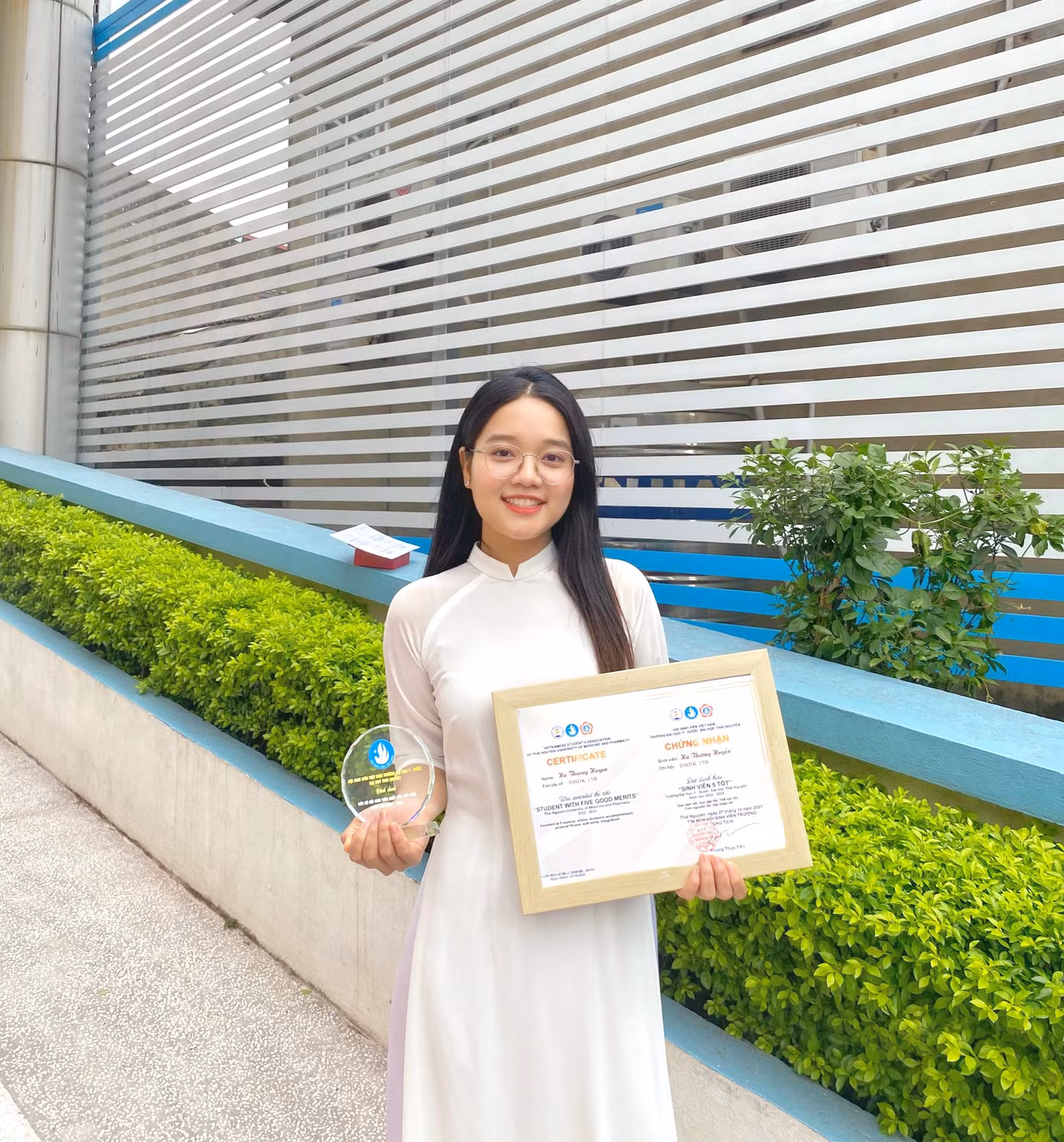 Thương Huyền là Sinh viên 5 Tốt cấp trường các năm học 2021-2022, 2022-2023.