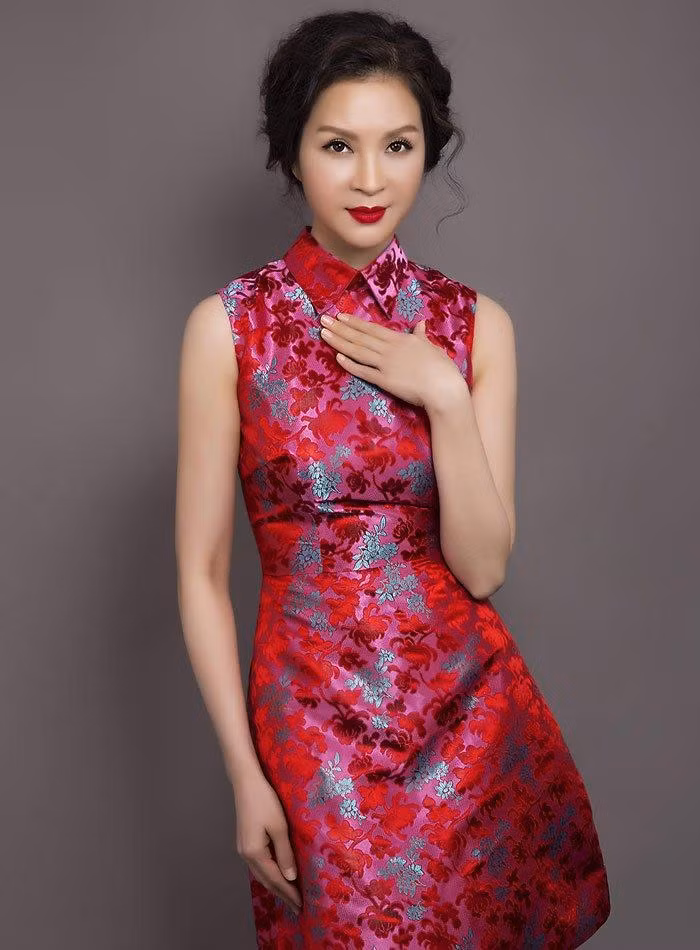 MC Thanh Mai xinh đẹp trong bộ váy rực rỡ đón Tết. MC Thanh Mai xinh đẹp trong bộ váy rực rỡ đón Tết.