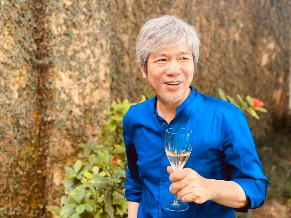 Trên trang cá nhân, Diva Thanh Lam đăng hình bạn trai nhân ngày sinh nhật cùng dòng trạng thái: "Chúc mừng sinh nhật anh. 60 năm cuộc đời xá chi bạn nhỉ... Bản lĩnh, kiên cường, dũng mãnh, vững vàng...".