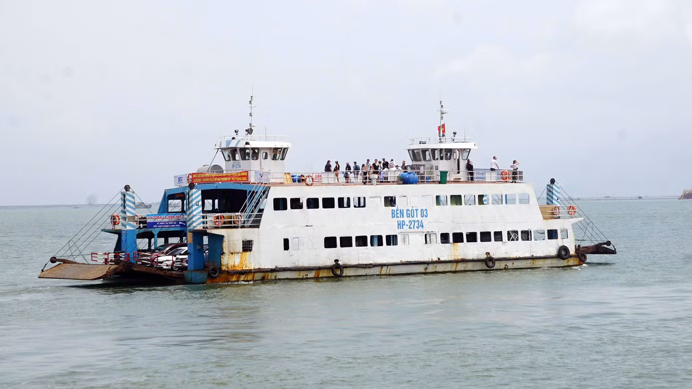 Ngày 3/5, ngày cuối trong kỳ nghỉ lễ 30/4-1/5, bến phà Gót - Cái Viềng (huyện Cát Hải, TP Hải Phòng) không còn cảnh ùn tắc, không còn tình trạng du khách vật vạ chờ phà nhiều giờ đồng như những năm trước.