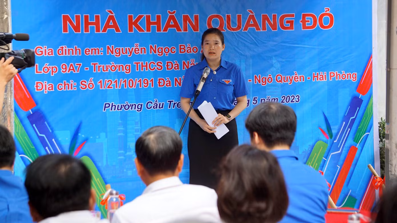 Cũng trong ngày ra quân, Thành Đoàn Hải Phòng phối hợp với quận Ngô Quyền khởi công xây dựng một nhà khăn quàng đỏ cho em Nguyễn Ngọc Bảo Anh, học sinh lớp 9 Trường THCS Đà Nẵng với tổng trị giá 100 triệu đồng, nhằm động viên, hỗ trợ học sinh có hoàn cảnh khó khăn, vươn lên trong cuộc sống, học tập.