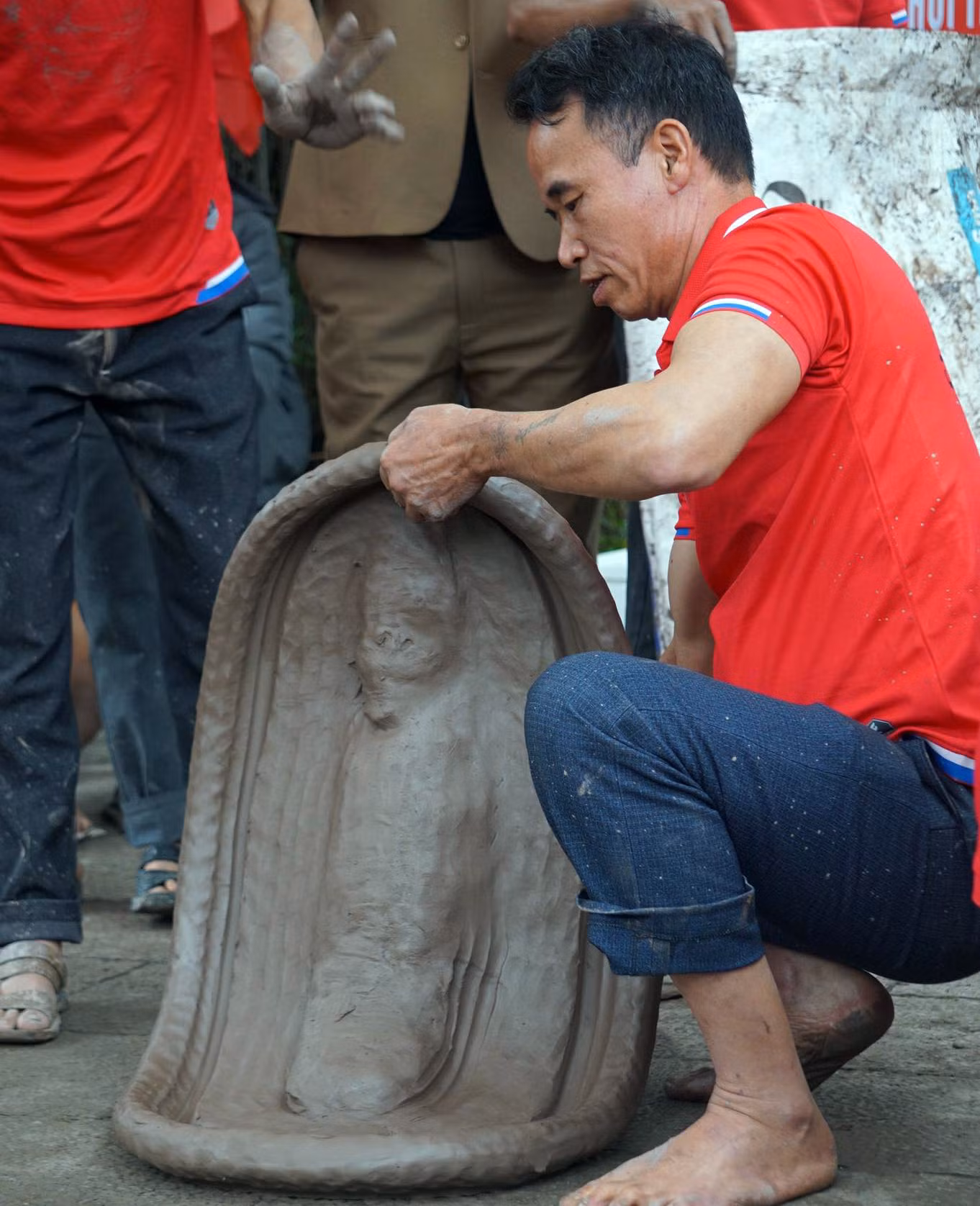 Mỗi quả pháo đại có trọng lượng 50-70kg, thậm chí có những quả pháo đại gần 100kg.