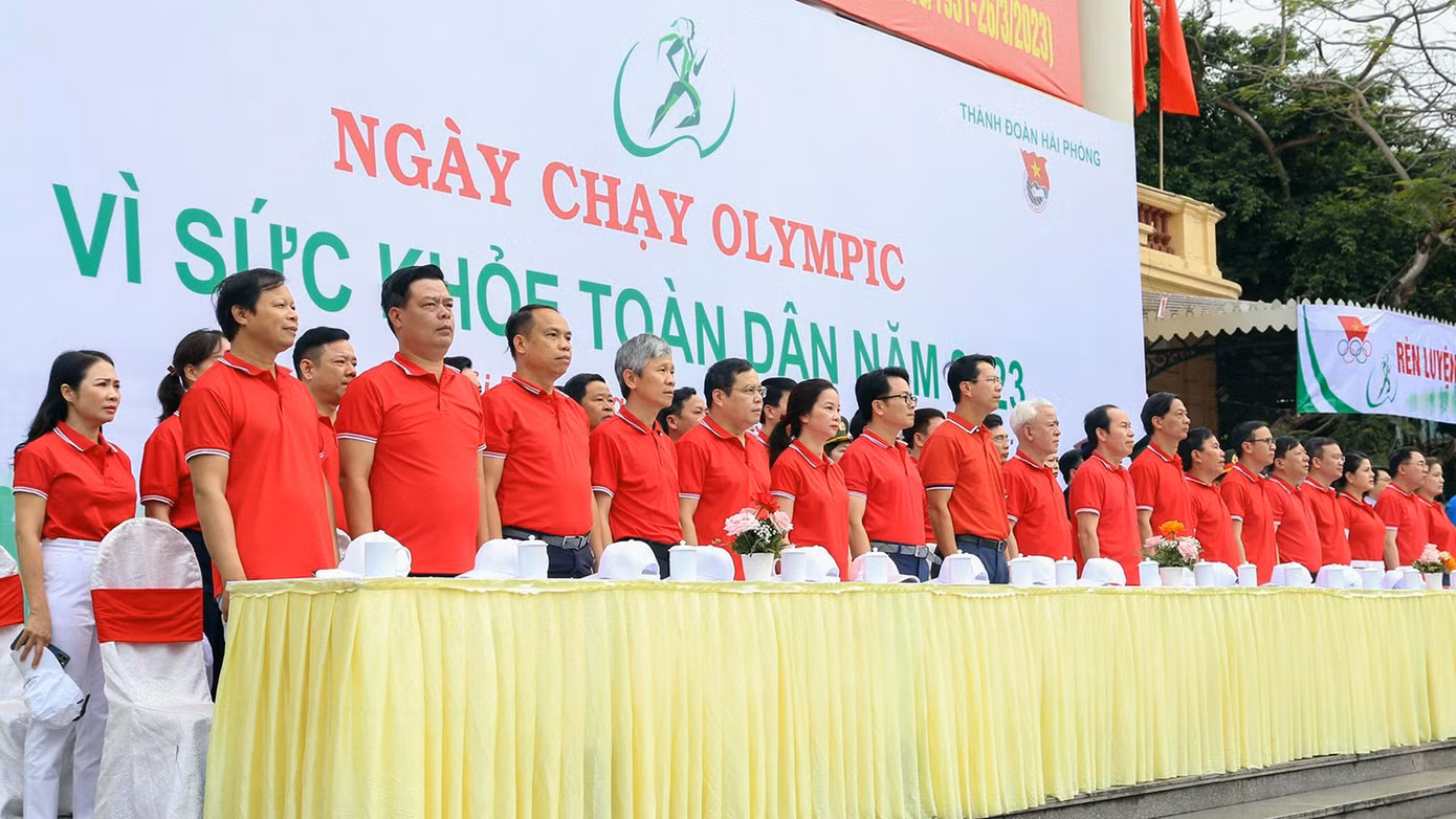 Dự và tham gia Ngày chạy Olympic - Vì sức khỏe toàn dân năm 2023 tại Hải Phòng có ông Lê Tiến Châu - Bí thư Thành ủy Hải Phòng, lãnh đạo các ban Đảng, sở ngành, Thành Đoàn và 1.300 bạn trẻ, công nhân viên lao động và người dân thành phố cảng.