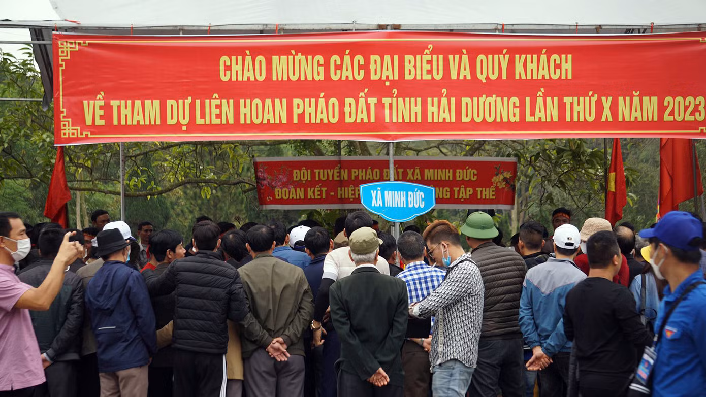 Theo ghi nhận của Tiền Phong, cùng thời điểm khai hội, ban tổ chức liên hoan pháo đất Hải Dương lần thứ X (năm 2023) tổ chức cho các đội tham gia thi đấu tại cổng chùa Côn Sơn.