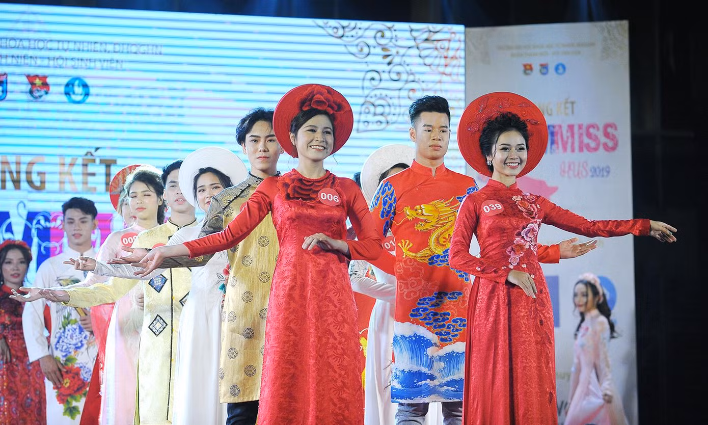 Lộ diện cặp đôi tài sắc nhất Đại học Khoa học Tự nhiên ảnh 1