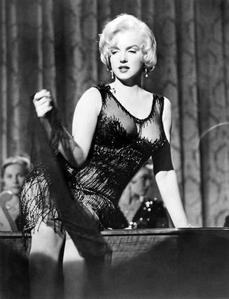 5 bộ váy kinh điển của minh tinh Marilyn Monroe trên phim ảnh 5