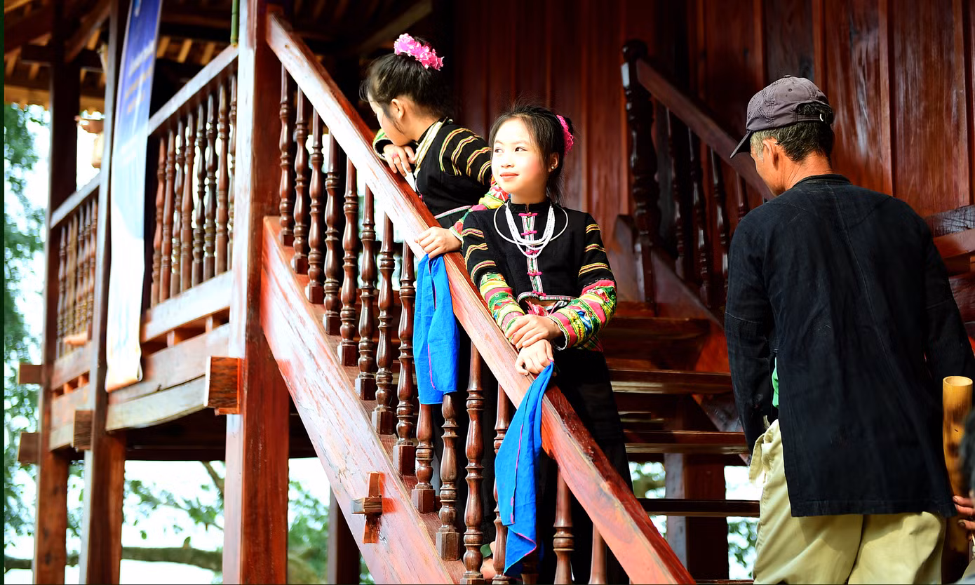 Công trình nhà văn hóa cộng đồng dân tộc Lô Lô được đầu tư xây dựng với mục đích hướng đến là nơi người dân đến sinh hoạt, rèn luyện, học hỏi, nâng cao tinh thần và thắt chặt thêm tình đoàn kết. Đồng thời là nơi sưu tầm, lưu trữ, nghiên cứu và phát huy các di sản văn hóa dân tộc, gắn với mục tiêu phát triển kinh tế - xã hội của địa phương. Ảnh: Xuân Tùng