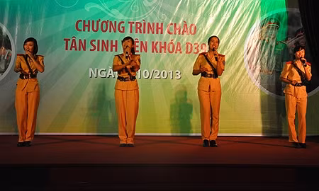 Những nữ cảnh sát tương lai dịu dàng trong sắc phục CSGT