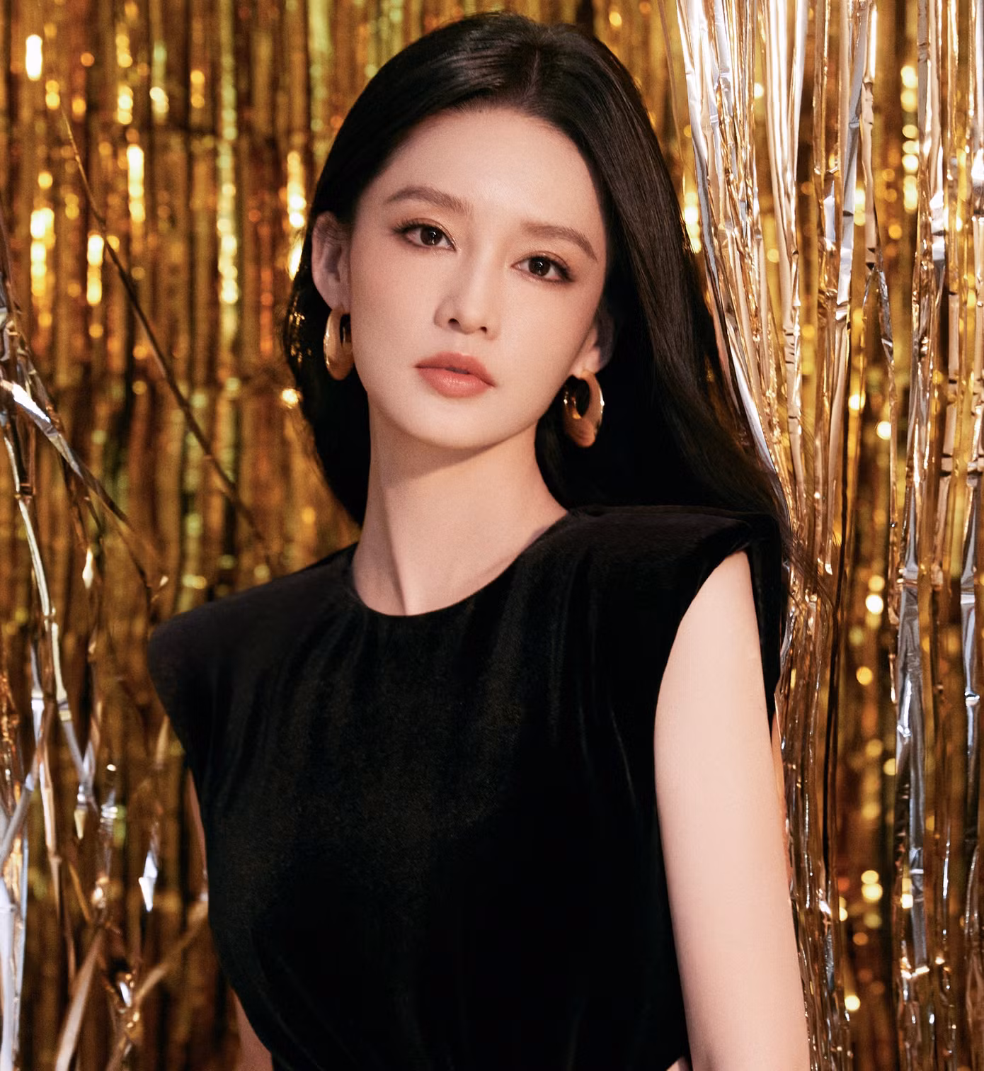 Lý Thấm là ngôi sao bị "hại" sau khi tham gia Đêm hội Weibo. Danh tiếng của cô giảm sút không ít sau khi ban tổ chức đối xử lạnh nhạt.