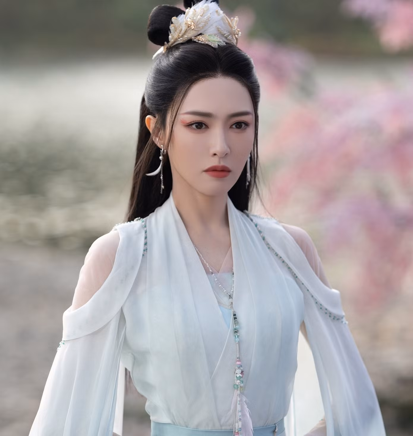 Cả Đường Yên và Lưu Học Nghĩa đều bị chê già, diễn xuất dở.