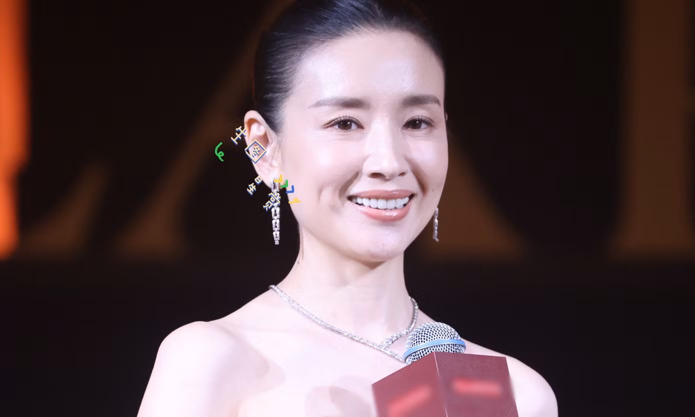 Đổng Khiết là ngọc nữ nổi tiếng của màn ảnh.