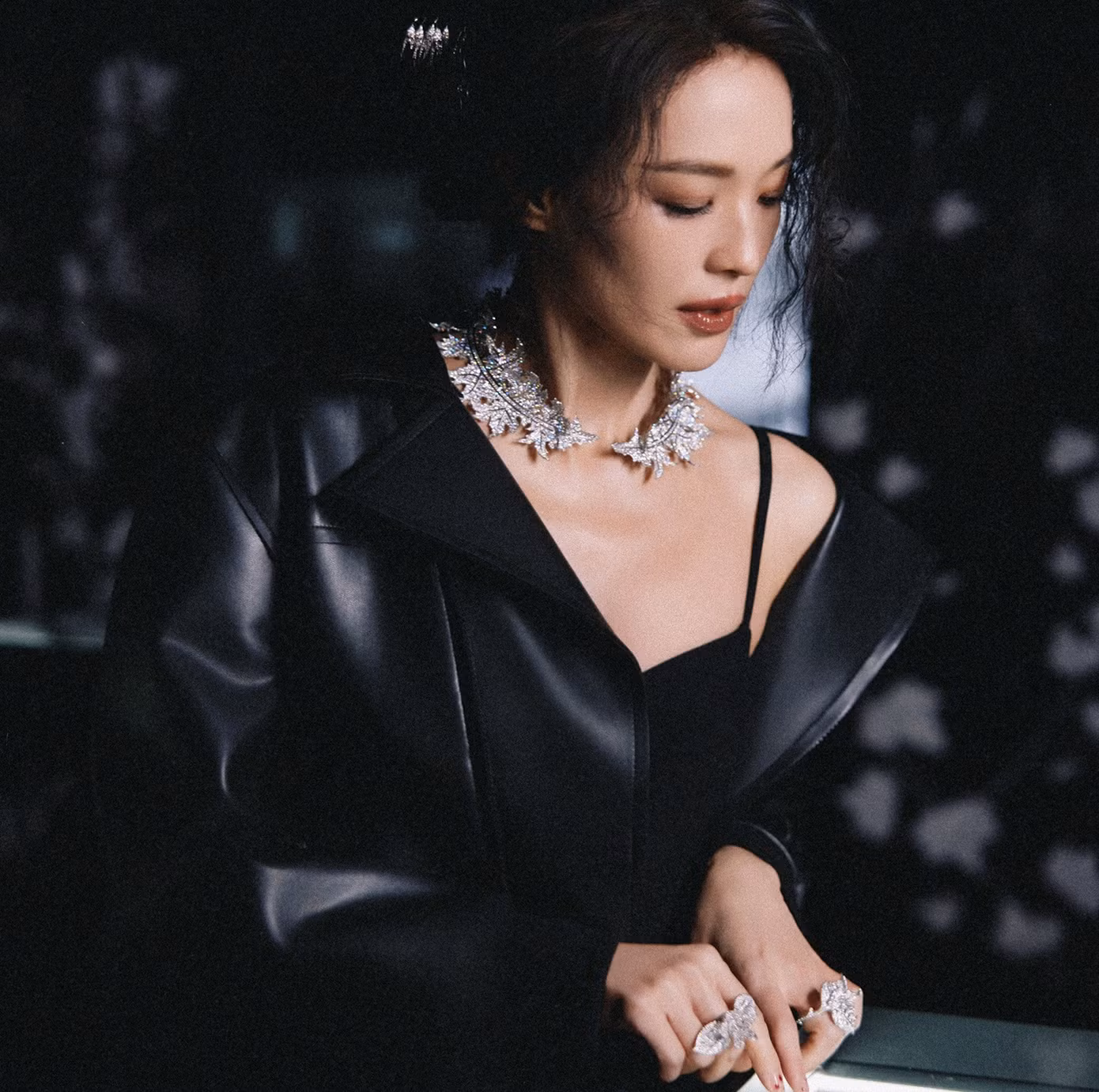 Thư Kỳ chuyển hướng sang làm đạo diễn. Sáu năm qua, cô không có phim điện ảnh ra mắt.