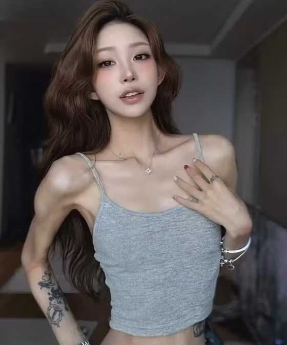 Thân hình gầy gò đáng báo động của con gái Choi Jin Sil.