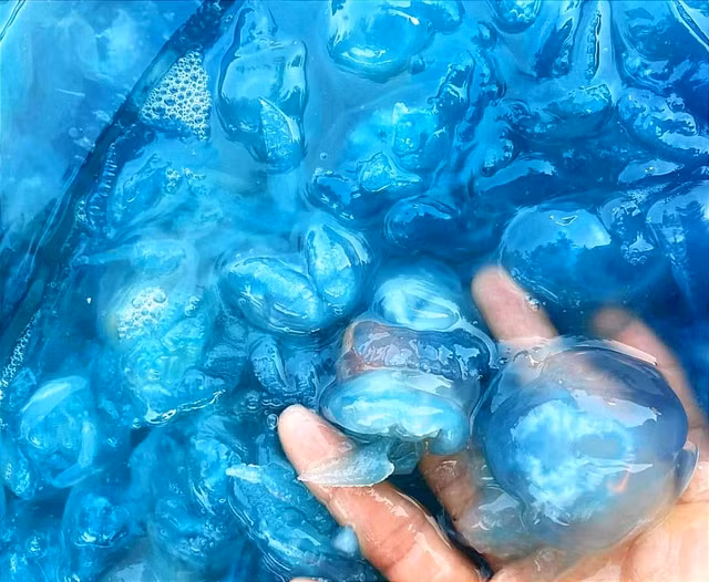 Nuốc Huế có màu xanh.
