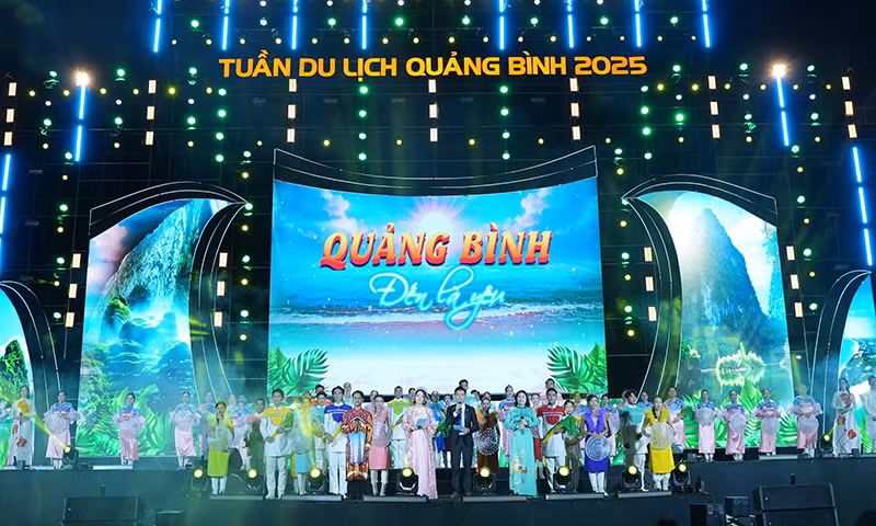 Những ca sỹ, nghệ sỹ nổi tiếng đã cháy hết mình trong chương trình nghệ thuật tối 23/5.