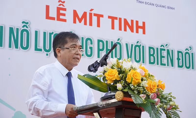 Phó chủ tịch Thường trực UBND tỉnh Quảng Bình phát biểu tại buổi lễ.
