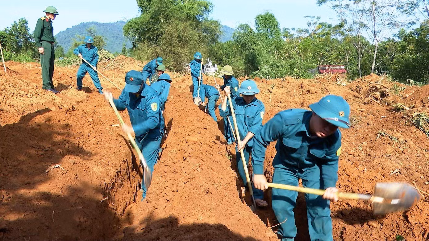 Lực lượng chức năng thực hiện tìm kiếm, quy tập 8 phần mộ liệt sỹ