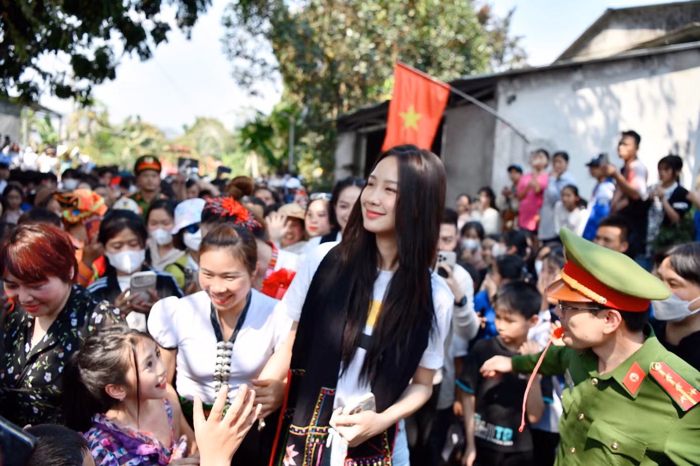 Tham dự sự kiện có Hoa hậu Việt Nam năm 2018 Trần Tiểu Vy; Hoa hậu Việt Nam năm 2022 Huỳnh Thanh Thủy; Hoa hậu Liên lục địa năm 2022 Lê Nguyễn Bảo Ngọc; Hoa hậu Hòa bình Việt Nam năm 2022 Đoàn Thiên Ân; Á hậu 2 Hoa hậu Việt Nam năm 2020 Ngọc Thảo; Á hậu 1 Hoa hậu Việt Nam năm 2022 Trịnh Thuỳ Linh; Á hậu 2 Hoa hậu Việt Nam năm 2022 Ngọc Hằng; Người đẹp Nhân ái Hoa hậu Việt Nam năm 2022 Ngọc Mai; Hoa khôi Cần Thơ Huỳnh Thuý Vi.