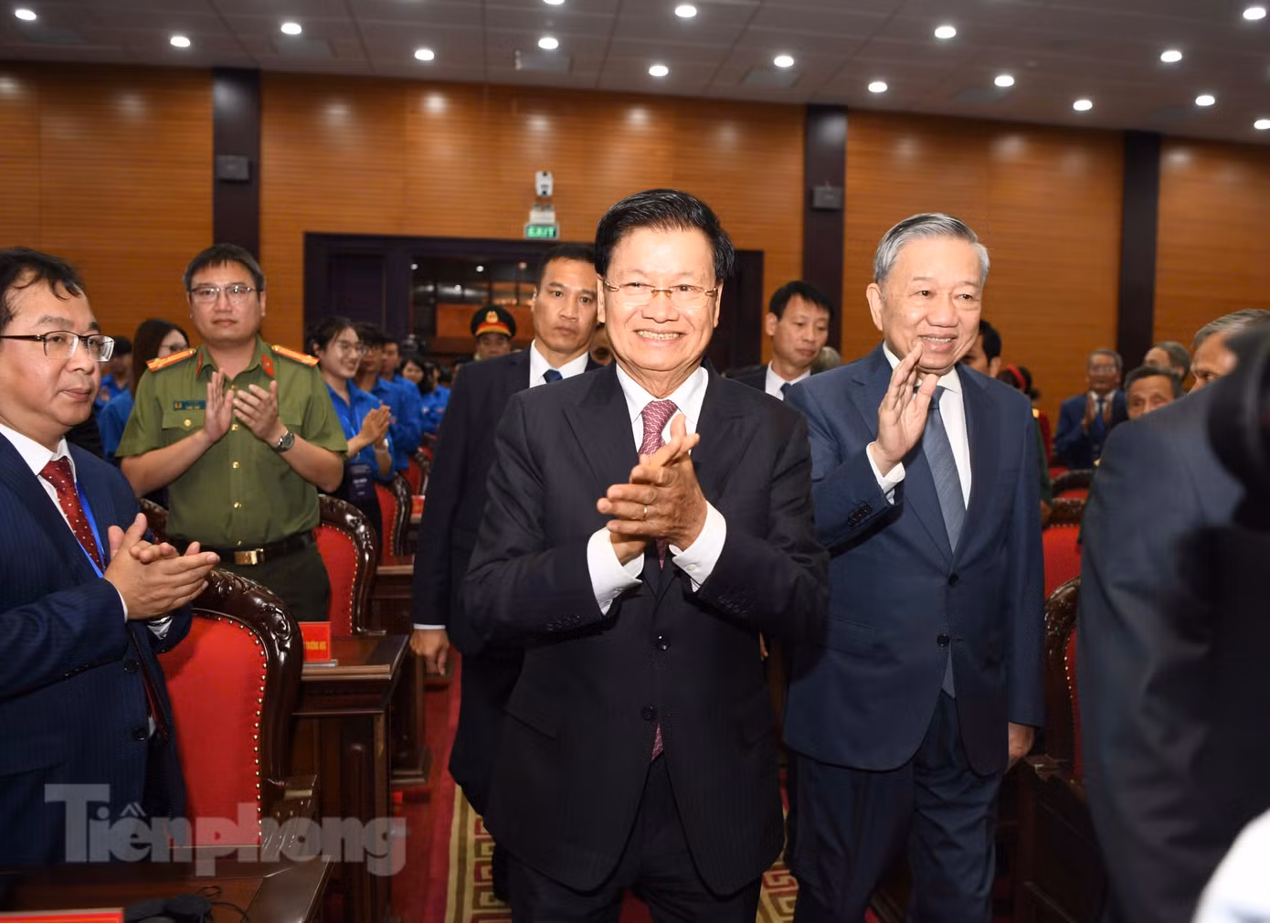 Tổng Bí thư, Chủ tịch nước Tô Lâm và Tổng Bí thư, Chủ tịch nước Lào Thongloun Sisoulith đến buổi gặp gỡ. (Ảnh: Như Ý)