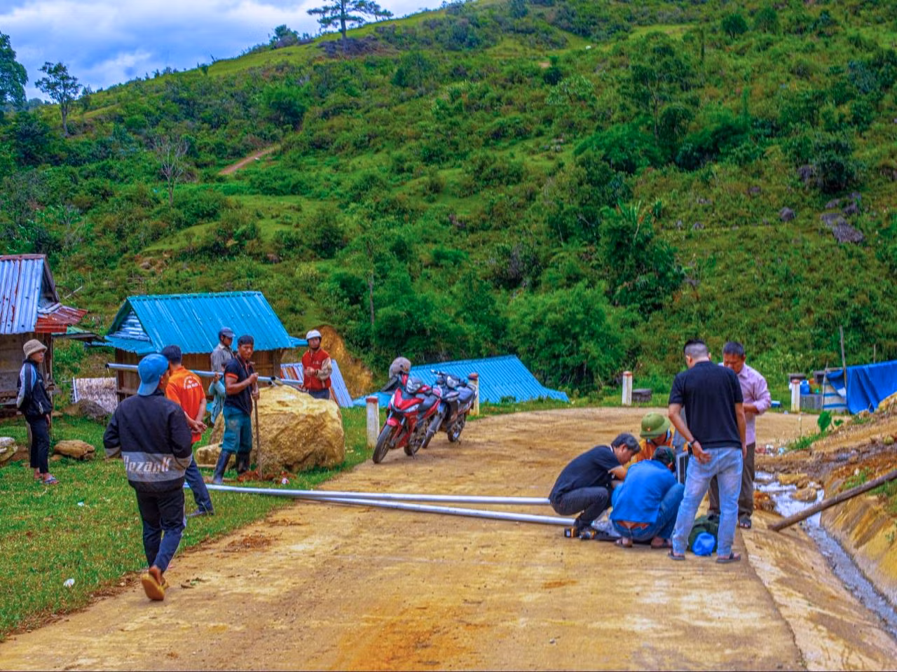 Công trình đoạn đường thanh niên thắp sáng góp phần thay đổi diện mạo nông thôn, đảm bảo an ninh trật tự.