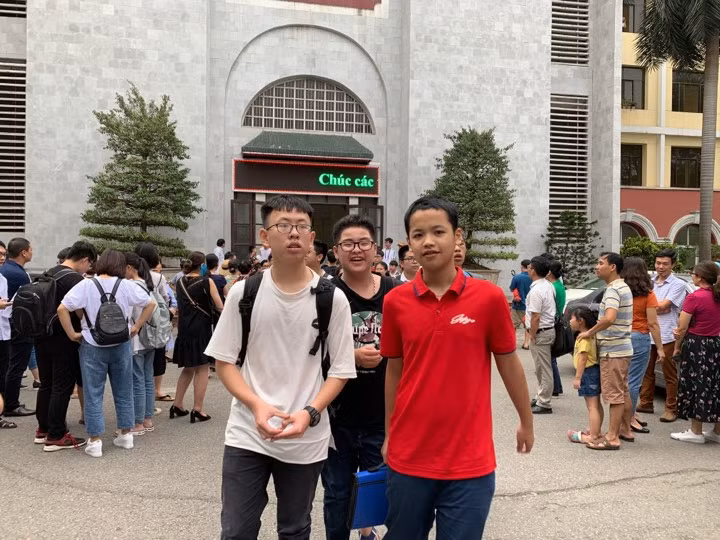 Đề thi môn Toán lớp 10 Trường THPT Chuyên Sư phạm: Dễ ‘ăn điểm’ ảnh 7
