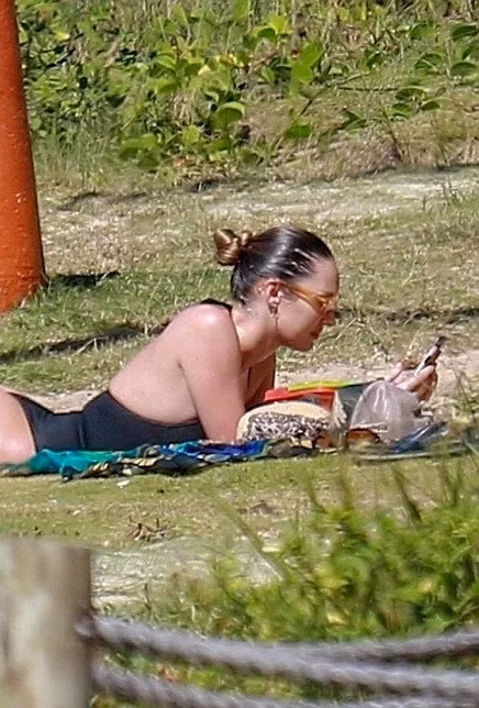 Candice Swanepoel về dáng ‘thần tốc’ sau 3 tuần sinh con ảnh 9
