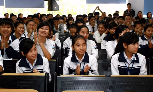Đông đảo các bạn học sinh phổ thông đến từ nhiều trường đã tham dự lễ phát động