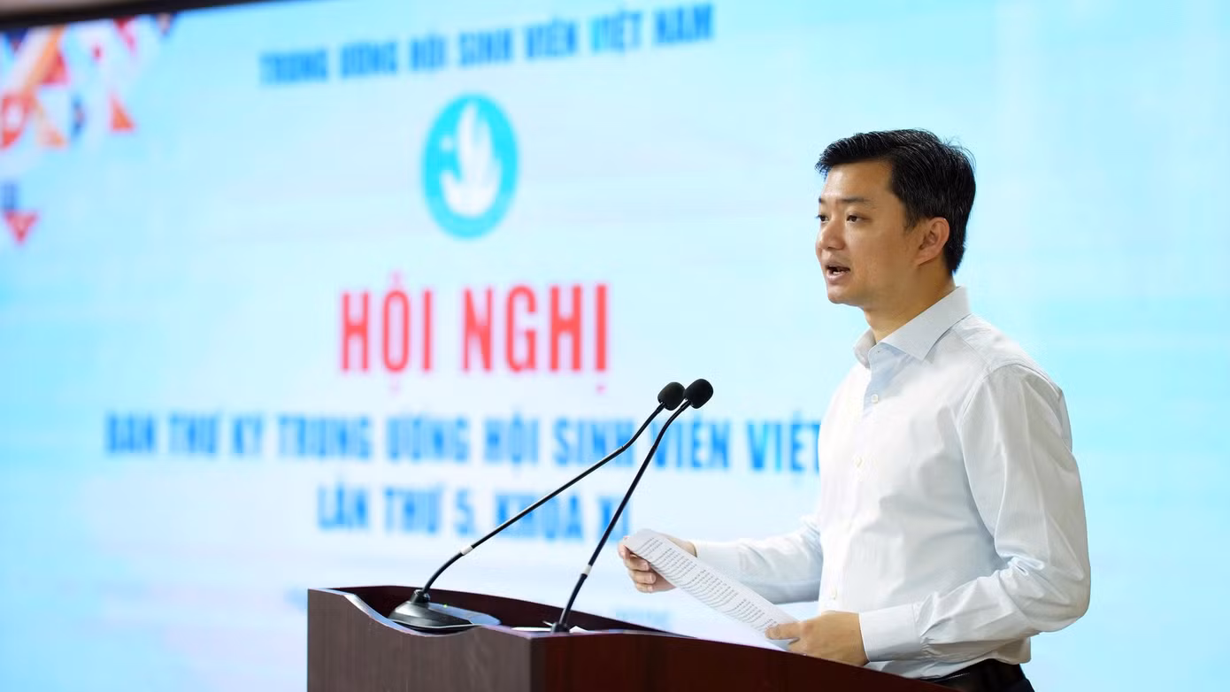 Anh Nguyễn Minh Triết - Bí thư T.Ư Đoàn, Chủ tịch T.Ư Hội SVVN phát biểu khai mạc hội nghị.