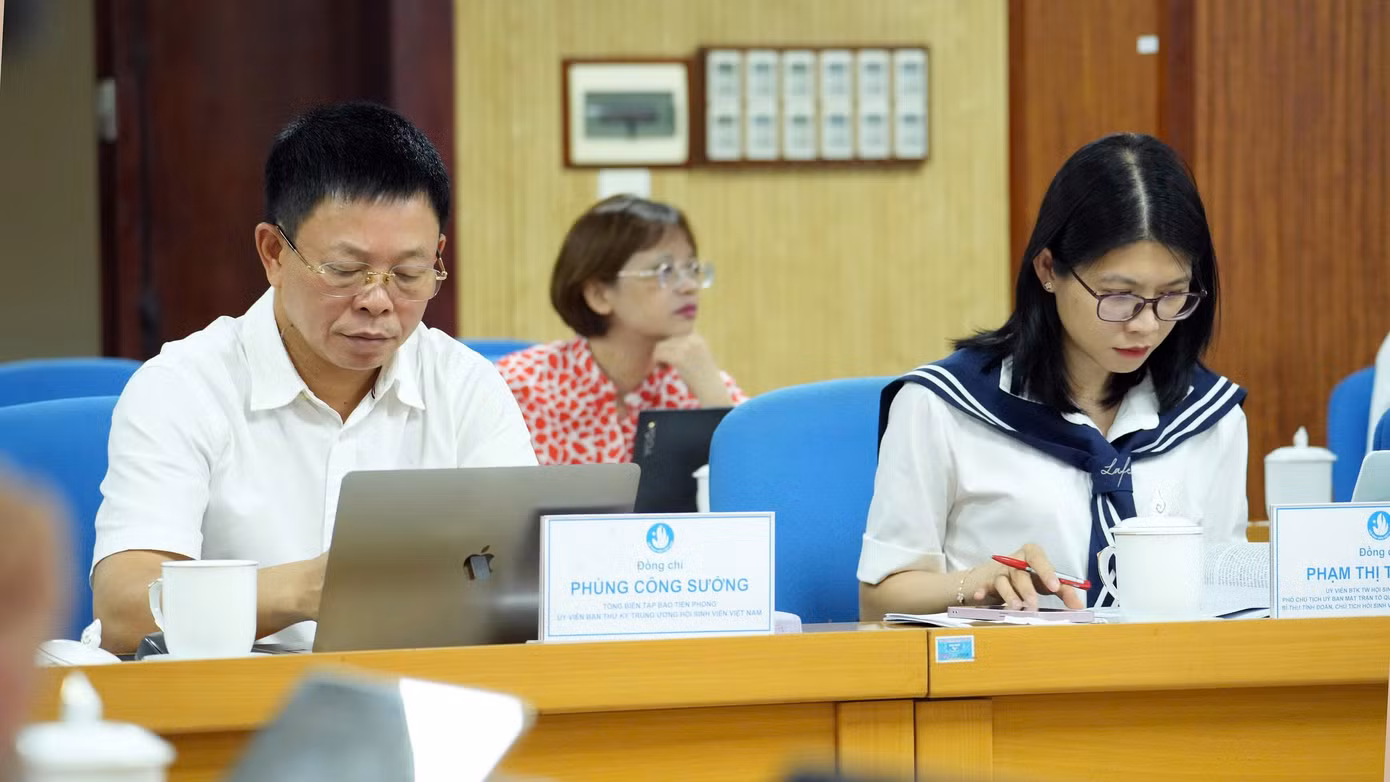 Các đại biểu tham dự hội nghị.