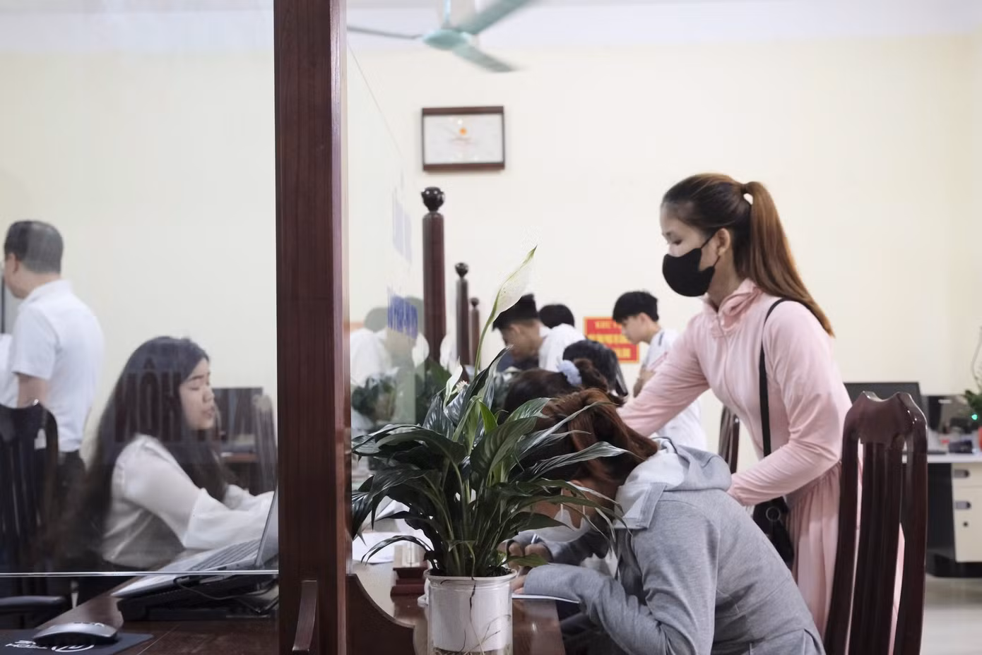Ngày làm việc đầu tuần với khí thế mới tại xã Minh Châu. Ảnh: Châu Linh