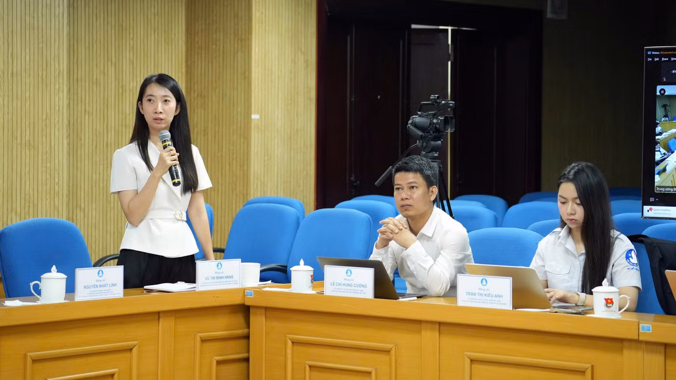 Các đại biểu góp ý tại hội nghị.