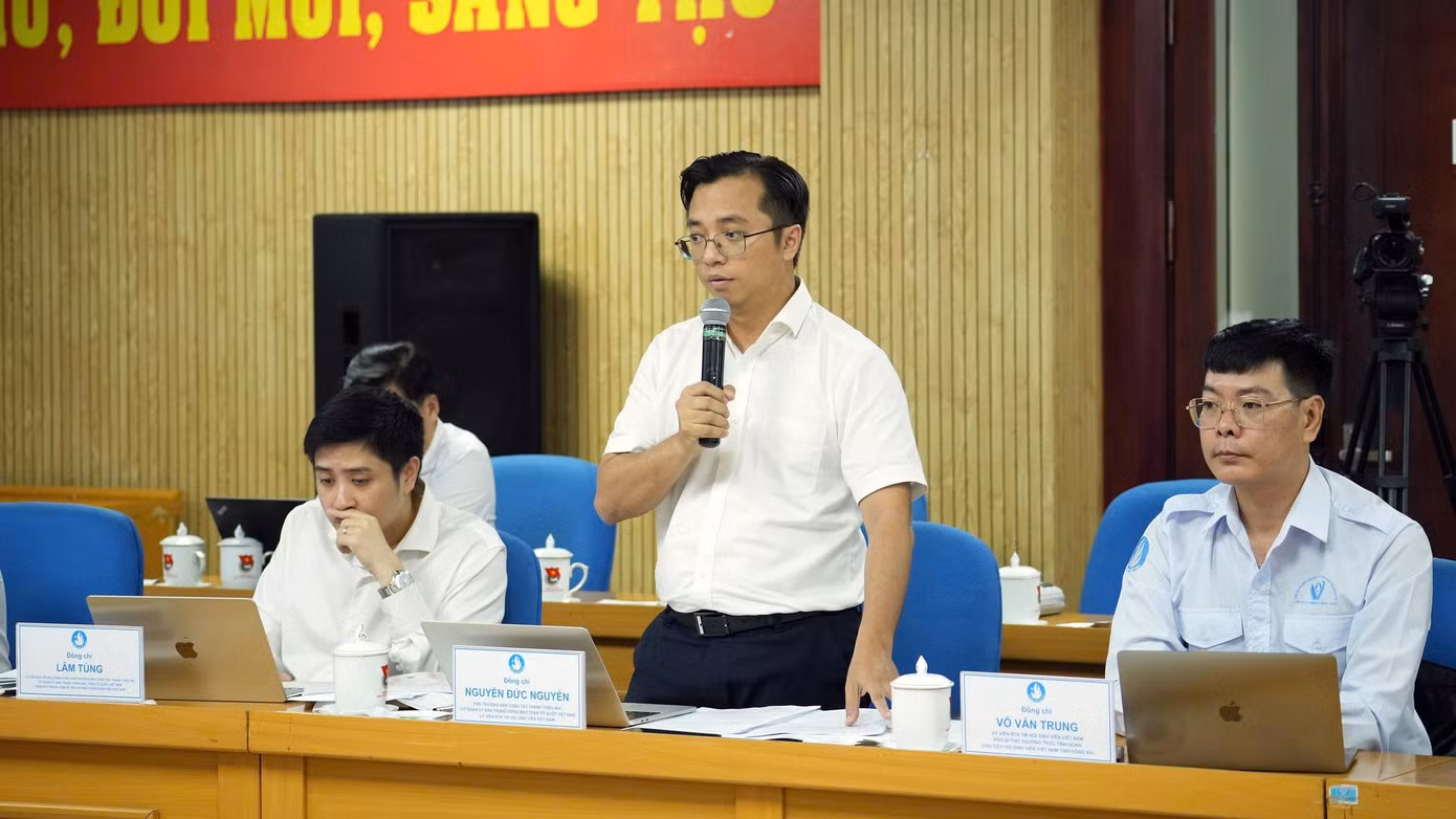 Các đại biểu góp ý tại hội nghị.