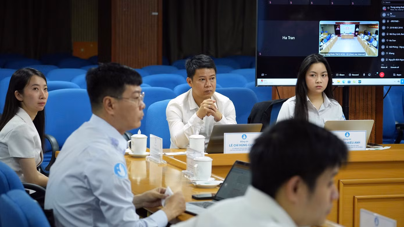 Các đại biểu tham dự hội nghị.