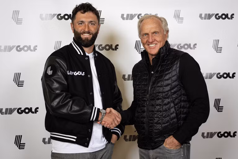 Jon Rahm và cái bắt tay với CEO Greg Norman của LIV Golf