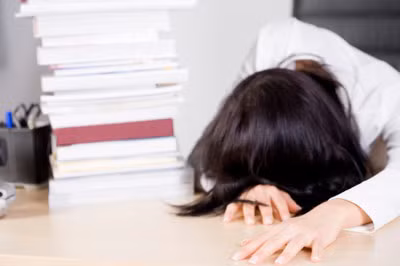 Nhiều bạn sẽ sẵn sàng hại người, hại mình để kết thúc tình yêu. (Ảnh minh hoạ)