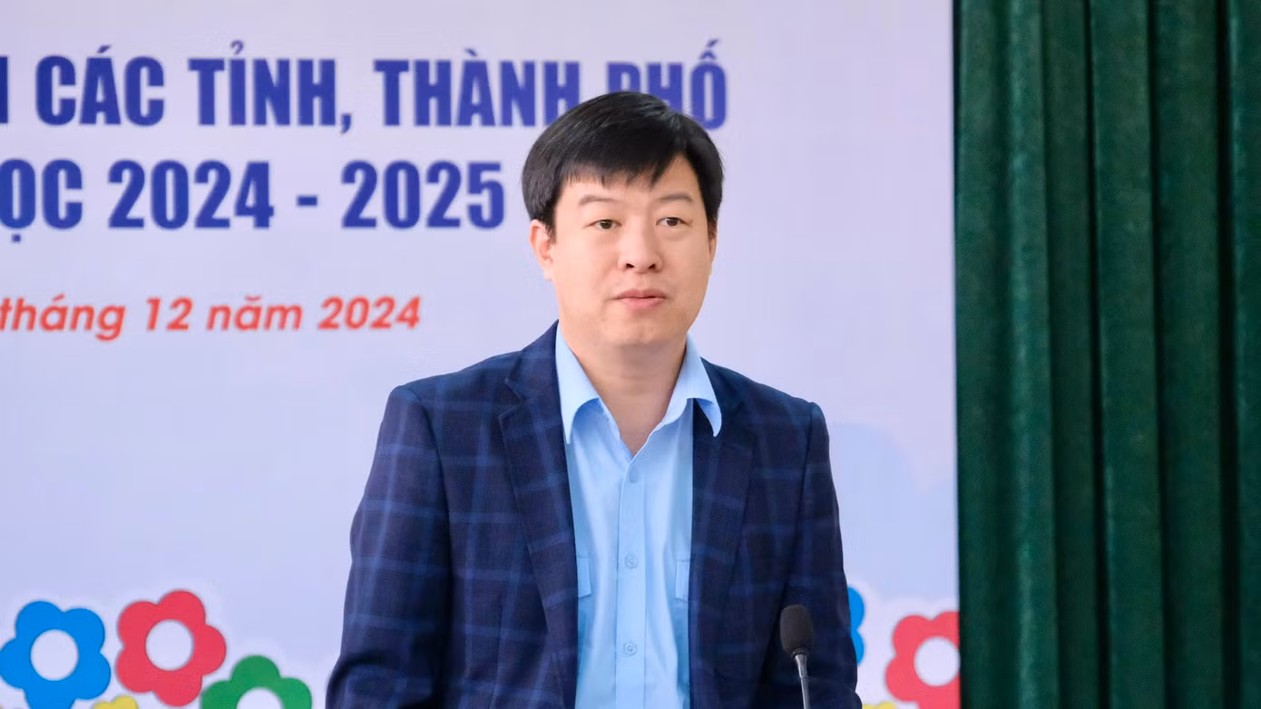Anh Lê Hải Long - Trưởng ban Công tác Thiếu nhi, Phó Chủ tịch thường trực Hội đồng Đội T.Ư báo cáo tại hội nghị.