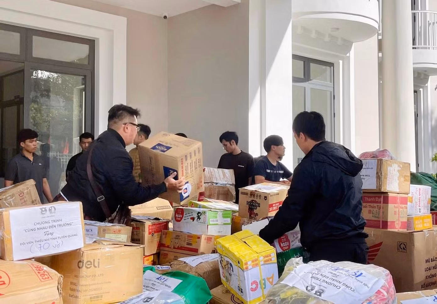 Chị Trần Diệp Mỹ Dung - Phó Bí thư Tỉnh Đoàn, Chủ tịch Hội đồng Đội tỉnh Lâm Đồng cho biết, hậu quả của cơn bão số 3 khiến nhiều đội viên, thiếu nhi các tỉnh phía Bắc đang gặp nhiều khó khăn trong việc trở lại trường học do sách vở, dụng cụ học tập hư hại và bị cuốn trôi.