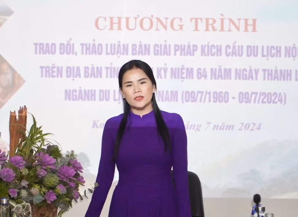 Bà Bạch Thị Mân - Phó Giám đốc Sở VH-TT&amp;DL Kon Tum - phát biểu tại chương trình.