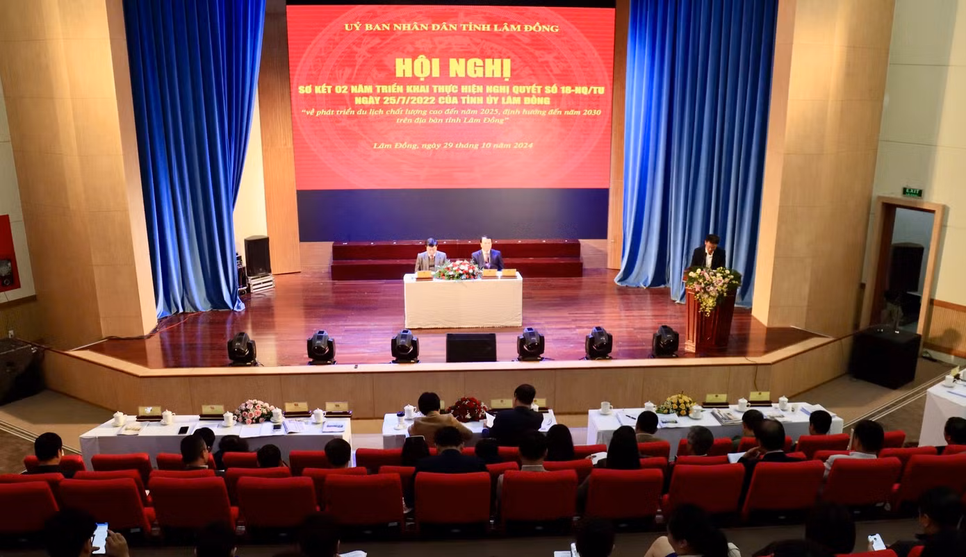 Toàn cảnh hội nghị sơ kết