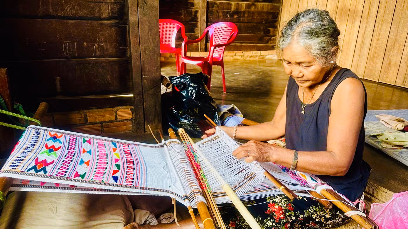 Có thể nhận định thổ cẩm là tác phẩm có sự giao thoa giữa truyền thống lâu đời, sức sống mới, là nguồn cảm hứng cho các nghệ sĩ và nhà thiết kế đương đại.