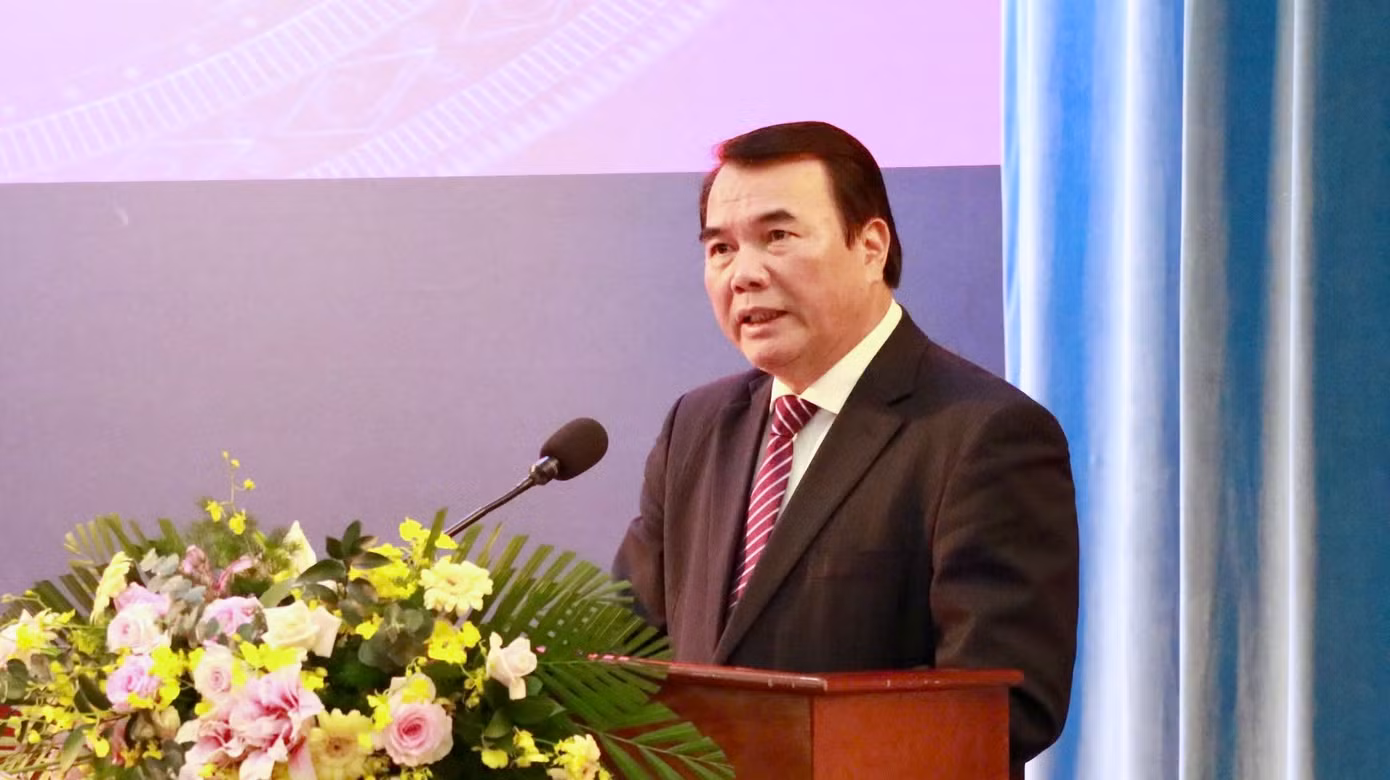 Ông Phạm S - Phó Chủ tịch UBND tỉnh Lâm Đồng - phát biểu tại hội nghị.